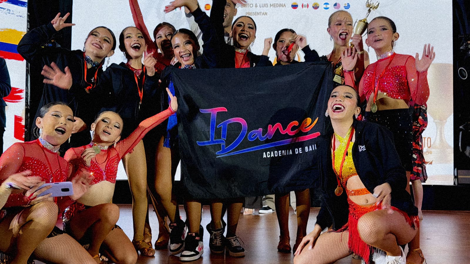 Dúo en competencia de baile